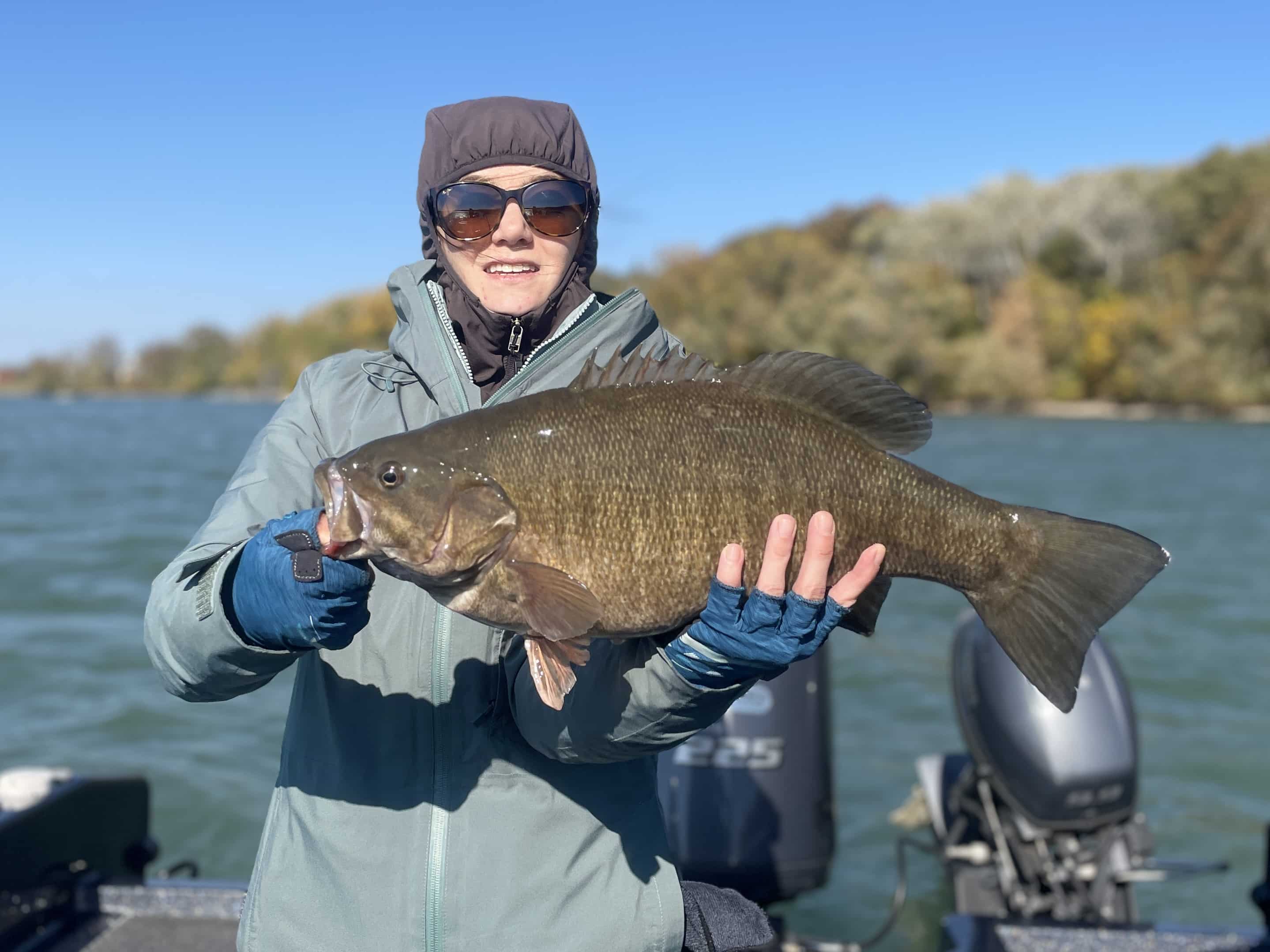 A true 7lb plus Lake Erie smallmouth bass - Lake Erie Buffalo NY Fishing  Charters